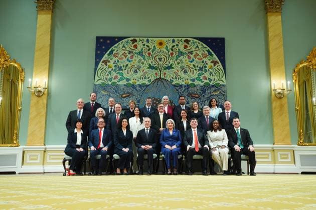 News Bilder des Tages March 14, 2025, Ottawa, On, Canada: Prime Minister Mark Carney, front fourth from left, poses with members of the newly sworn-in Liberal cabinet following a ceremony at Rideau Hall in Ottawa on Friday, March 14, 2025. Ottawa Canada  - ZUMAc35_ 20250314_zaf_c35_113 Copyright: xSeanxKilpatrickx