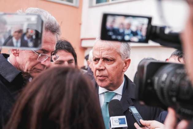 Bilder des Jahres 2025, News 03 März News Themen der Woche KW11 News Bilder des Tages Piantedosi in Bagnoli Twenty-four hours after the quake that shook Naples and the Campi Flegrei, ˜It is a difficult moment but the State is there™, says Interior Minister Matteo Piantedosi, who arrived in Bagnoli this afternoon to meet with the mayor of Naples Gaetano Manfredi, Di bacoli Josi della Ragiona and the mayor of Pozzuoli Luigi Manzoni in the presence also of the prefect of Naples Michele Di Bari. ABP07418 Copyright: xAntonioxBalascox