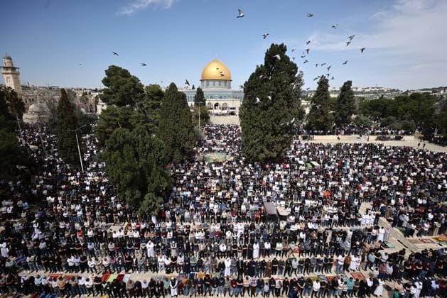 Bilder des Jahres 2025, News 03 März News Themen der Woche KW11 News Bilder des Tages (250314) -- JERUSALEM, March 14, 2025 -- Muslim worshipers participate in Friday prayers of Ramadan on the Al-Aqsa compound in Jerusalem s Old City, on March 14, 2025. (Photo by Xinhua) MIDEAST-JERUSALEM-RAMADAN-FRIDAY PRAYERS JamalxAwad 