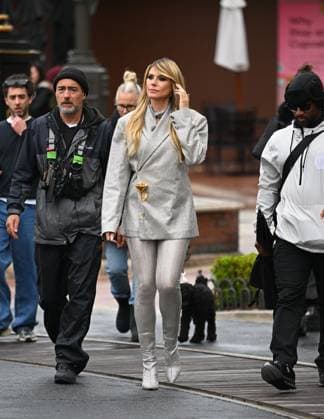 Heidi Klum is seen on the set of Germany s Next Topmodel in Los Angeles Featuring: Heidi Klum Where: Los Angeles, California, United States When: 14 Mar 2025 Credit: BauerGriffin INSTARimages EDITORIAL USE ONLY. NOT FOR USE BY NEWSPAPERS BASED IN THE UK. Copyright: xPGx instar54602957