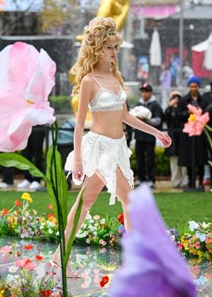 Heidi Klum is seen on the set of Germany s Next Topmodel in Los Angeles Where: Los Angeles, California, United States When: 14 Mar 2025 Credit: BauerGriffin INSTARimages EDITORIAL USE ONLY. NOT FOR USE BY NEWSPAPERS BASED IN THE UK. Copyright: xPGx instar54602973