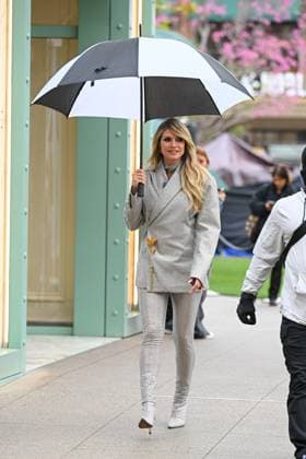 Heidi Klum is seen on the set of Germany s Next Topmodel in Los Angeles Featuring: Heidi Klum Where: Los Angeles, California, United States When: 14 Mar 2025 Credit: BauerGriffin INSTARimages EDITORIAL USE ONLY. NOT FOR USE BY NEWSPAPERS BASED IN THE UK. Copyright: xPGx instar54602987