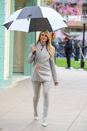 Heidi Klum is seen on the set of Germany s Next Topmodel in Los Angeles Featuring: Heidi Klum Where: Los Angeles, California, United States When: 14 Mar 2025 Credit: BauerGriffin INSTARimages EDITORIAL USE ONLY. NOT FOR USE BY NEWSPAPERS BASED IN THE UK. Copyright: xPGx instar54602991