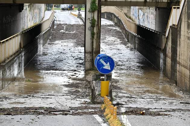 News Themen der Woche KW11 March 15, 2025, Sesto Fiorentino, Italy: Abitanti e volontari al lavoro per riportare alla normalitÃ la cittadina il giorno dopo l™esondazione del torrente Rimaggio, Sesto Fiorentino, 15 Marzo 2025. Residents and volunteers working to bring the town back to normal the day after the flooding of the Rimaggio torrent, in Sesto Fiorentino, Tuscany region, Italy, 15 March 2025. A red weather alert issued Friday by authorities in Florence, as well as in major cities across Tuscany, after heavy rain swelled rivers and flooded streets was eased on Saturday when weather conditions improved. ANSA CLAUDIO GIOVANNINI Sesto Fiorentino Italy  - ZUMAa110 20250315_zaf_a110_004 Copyright: xClaudioxGiovanninix