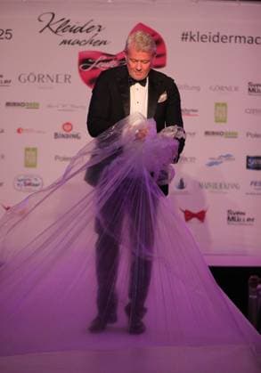 15 03 2025 Neu Isenburg, Hotel Hilton Clothes make the man Benefit Gala Fashion show Celebrities on the catwalk Organizer Sven Müller makes the slide from the catwalk DFL DFB REGULATIONS PROHIBIT ANY USE OF PHOTOGRAPHS AS IMAGE SEQUENCES AND OR QUASI VIDEO HP