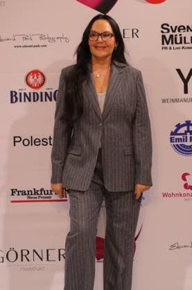 15 03 2025 Neu Isenburg, Hotel Hilton Clothes make the man Benefit Gala Fashion show Celebrities on the catwalk Natascha Ochsenknecht former model DFL DFB REGULATIONS PROHIBIT ANY USE OF PHOTOGRAPHS AS IMAGE SEQUENCES AND OR QUASI VIDEO HP