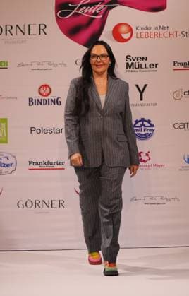 15 03 2025 Neu Isenburg, Hotel Hilton Clothes make the man Benefit Gala Fashion show Celebrities on the catwalk Natascha Ochsenknecht former model DFL DFB REGULATIONS PROHIBIT ANY USE OF PHOTOGRAPHS AS IMAGE SEQUENCES AND OR QUASI VIDEO HP