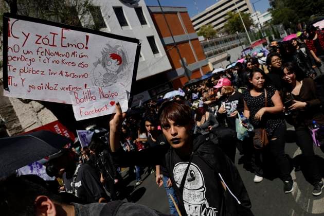 Emo March In Mexico City Dozens of people participate in the EMO march from the Palace of Fine Arts to the Glorieta de Insurgentes in Mexico City, Mexico, on March 15, 2025, to remember the fight that took place in 2008 between Emo and Punk groups in that location, which ended peacefully with the fortuitous arrival of a group of Krishna conscience. Mexico City Mexico City Mexico  Copyright: xGerardoxVieyrax originalFilename: vieyra-notitle250315_npBhL.jpg