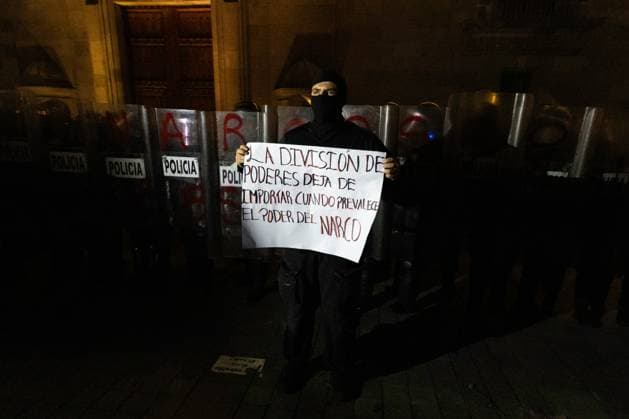 March 16, 2025, Mexico City, Mexico: Relatives of missing persons, organizations and individuals called for a day of national mourning for the discovery of an extermination camp in TeuchitloÂ¡n, Jalisco. In Mexico City, protesters placed shoes and candles in the main square, in front of the National Palace. Mexico City Mexico - ZUMAl178 20250316_znp_l178_049 Copyright: xCristianxLeyvax