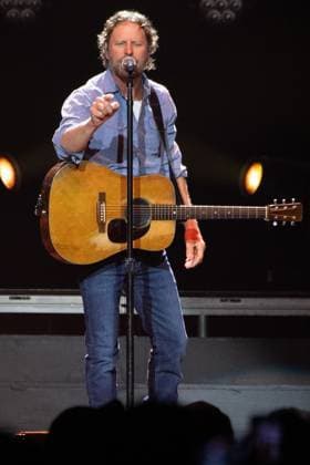 Dierks Bentley headlines Country 2 Country Music Festival 2025, Saturday - O2 Arena, London, UK please note photos are strictly for editorial purposes only American singer-songwriter Dierks Bentley headlines the Country 2 Country (C2C) Music Festival - O2 Arena, London, England, UK on Saturday 15 March 2025., Credit:Justin Ng Avalon UK, England, London, O2 Arena  Copyright: xJustinxNgx xAvalonx 0976155636
