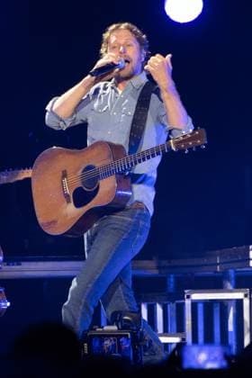 Dierks Bentley headlines Country 2 Country Music Festival 2025, Saturday - O2 Arena, London, UK please note photos are strictly for editorial purposes only American singer-songwriter Dierks Bentley headlines the Country 2 Country (C2C) Music Festival - O2 Arena, London, England, UK on Saturday 15 March 2025., Credit:Justin Ng Avalon UK, England, London, O2 Arena  Copyright: xJustinxNgx xAvalonx 0976155691