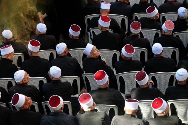 Bilder des Jahres 2025, News 03 März News Themen der Woche KW11 News Bilder des Tages Libanon, Walid Bey Dschumblat Gedenken March 16, 2025, Mukhtara, Mukhtara, Lebanon: Lebanese Druze clerics attend the 48th anniversary of the assassination of leader Kamal Jumblatt, father of Druze chief Walid Jumblatt in the village of Mukhtara, southeast of Beirut. Jumblatt warned Druze communities in Syria to remain vigilant against foreign interference, urging them to resist attempts to divide the country and manipulate their role in the region. His remarks follow growing concerns over increased Israeli outreach to Syrian Druze, a move that has sparked criticism from regional leaders. Jumblatt also stated that justice has finally been served, even if it took a long time , referring to the toppling of the regime of Bashar al-Aasad and the recent arrest of Ibrahim Huwayja, - ZUMAn313 20250316_zip_n313_011 Copyright: xMarwanxNaamanix