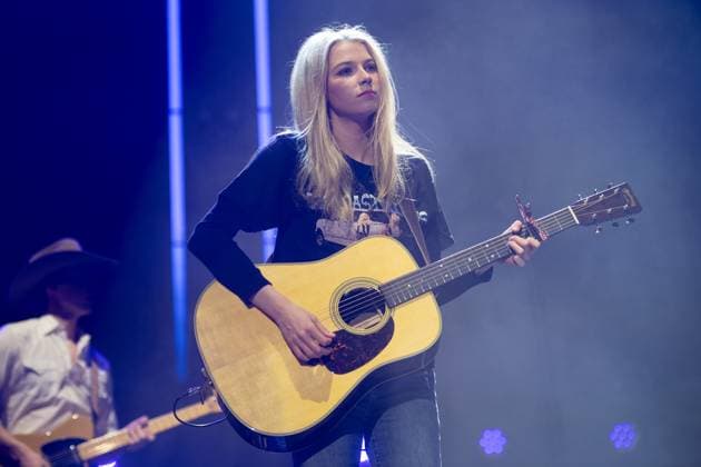 The Castellows perform at The Country 2 Country Music Festival 2025, Sunday - O2 Arena, London, UK Guitarist Ellie Balkcom of The Castellows perform at the Country 2 Country (C2C) Music Festival - O2 Arena, London, England, UK on Sunday 16 March 2025., Credit:Justin Ng Avalon UK, England, London, O2 Arena Copyright: xJustinxNgx xAvalonx 0976402929