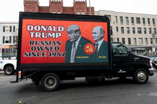 Bilder des Jahres 2025, News 03 März News Themen der Woche KW11 News Bilder des Tages March 16, 2025, Washington, District Of Columbia, USA: A truck with a digital sign saying Donald Trump, Russian owned since 1987 driving by a demonstration against the Heritage Foundation, Project 2025, President Trump, and Elon Musk at the Heritage Foundation building in Washington, D.C. Washington USA - ZUMAb161 20250316_aap_b161_026 Copyright: xMichaelxBrochsteinx