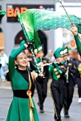 St. Patrick s Day Parade In Downtown Toronto, Canada, On March 16, 2025. A parade participant waves a flag during the St. Patrick s Day parade in Toronto, Canada, on March 16, 2025. Toronto Canada  Copyright: xMikexCampbellx originalFilename: campbell-notitle250317_npbVI.jpg