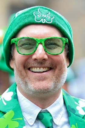 St. Patrick s Day Parade In Downtown Toronto, Canada, On March 16, 2025. A participant poses for a photo while waiting for the start of the St. Patrick s Day parade in Toronto, Canada, on March 16, 2025. Toronto Canada  Copyright: xMikexCampbellx originalFilename: campbell-notitle250317_npKpB.jpg
