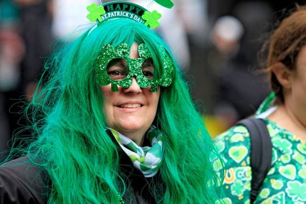 St. Patrick s Day Parade In Downtown Toronto, Canada, On March 16, 2025. A spectator wears a festive wig and glasses while watching the St. Patrick s Day parade in Toronto, Canada, on March 16, 2025. Toronto Canada  Copyright: xMikexCampbellx originalFilename: campbell-notitle250317_nppsf.jpg
