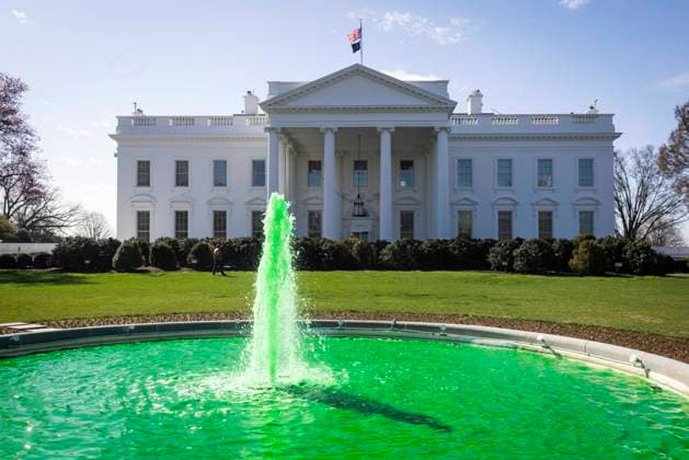News Themen der Woche KW12 White House fountain flows green for Saint Patrick’s Day The White House fountain flows green for Saint Patrick’s Day in Washington, DC, USA, 17 March 2025. Former President Barack Obama started the tradition of dyeing the White House fountains in 2012. WASHINGTON DC United States  Copyright: xPool ABACAx