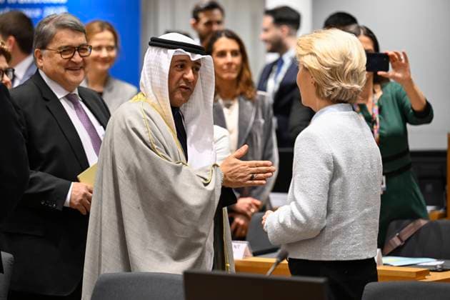 News Themen der Woche KW12 News Bilder des Tages Brüssel, EU Syrien Konferenz March 17, 2025, Brussels, Belgium: Jassim Mohammed Al-Budaiwi secretary general of Gulf Cooperation Council chats with Ursula Von der Leyen , the president of the European Commission the 9th International Conference in Support of Syria at European Council headquarters in Brussels,Belgium on 17 03 2025 The conference, convened by the European Union, gathers international leaders, Syrian interim authorities, and UN representatives to discuss support for Syria™s transition following the fall of the Assad regime. Key topics include humanitarian aid, socio-economic recovery, and regional cooperation. by Brussels Belgium - ZUMAw80_ 20250317_faf_w80_099 Copyright: xWiktorxDabkowskix