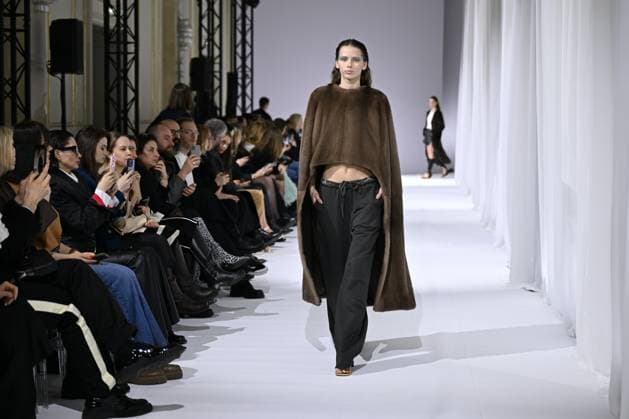 Russia Moscow Fashion Week 8881292 17.03.2025 A model presents a creation by the brand RUBAN during the 4th Moscow Fashion Week at the Four Seasons Hotel in Moscow, Russia. Pelagiya Tikhonova Sputnik Moscow Russia  Copyright: xPelagiyaxTikhonovax