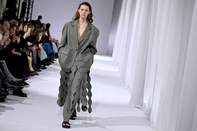 Russia Moscow Fashion Week 8881294 17.03.2025 A model presents a creation by the brand RUBAN during the 4th Moscow Fashion Week at the Four Seasons Hotel in Moscow, Russia. Pelagiya Tikhonova Sputnik Moscow Russia  Copyright: xPelagiyaxTikhonovax