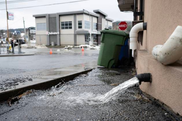 September 13, 2023, Beauceville, Pq, Canada: Water is pumped out of a flooded basement in Beauceville, Que., Monday, March 17, 2025. The Chaudiere river flooded the city after an ice blockage overnight. Beauceville Canada  - ZUMAc35_ 20230913_zaf_c35_128 Copyright: xJacquesxBoissinotx