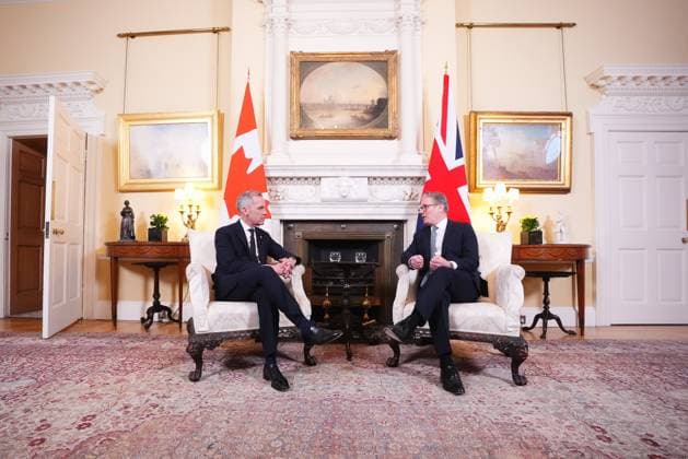 News Themen der Woche KW12 News Bilder des Tages March 17, 2025, London, United Kingdom: Prime Minister Mark Carney meets with British Prime Minister Keir Starmer as he arrives in London on Monday, March 17, 2025. London United Kingdom  - ZUMAc35_ 20250317_zaf_c35_107 Copyright: xSeanxKilpatrickx