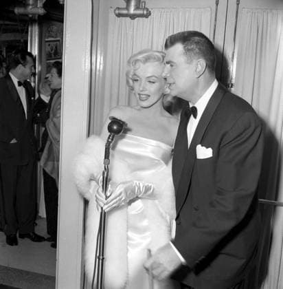 RECORD DATE NOT STATED Marilyn Monroe Circa 1953 in Los Angeles, California: American Actress model and singer MARILYN MONROE talks on the microphonewhile dressed in strapless dress gloves and fursduring a black tie event in Hollywood. Famous for playing comedic blonde bombshell charactersshe became one of the most popular sex symbols of the 1950s and early 1960s and was emblematic of the era s sexual revolution. Copyright: x1953,entertainment,film,Hollywood,MarilynxMonroe,movies,vintage,classic,classicxHollywood,1950 s,vintagexHollywood,GoldenxAgexofxHollywood,x