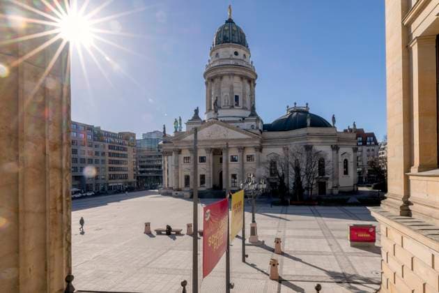 Bilder des Jahres 2025, News 03 März News Themen der Woche KW12 News Bilder des Tages Gendarmenmarkt nach Wiedereröffnung, Berlin, 17.03.2025 Gendarmenmarkt, Umgestaltung, Ende der Bauzeit, Franzoesischer Dom, 17.03.2025, Berlin, Deutschland < english> Gendarmenmarkt, redesign, end of construction period, March 17, 2025, Berlin, Germany Berlin Gendarmenmarkt Berlin Deutschland, Germany *** Gendarmenmarkt after reopening, Berlin, 17 03 2025 Gendarmenmarkt, redesign, end of construction period, Franzoesischer Dom, 17 03 2025, Berlin, Germany english Gendarmenmarkt, redesign, end of construction period, March 17, 2025, Berlin, Germany Berlin Gendarmenmarkt Berlin Germany, Germany Copyright: xPeterxEngelkex