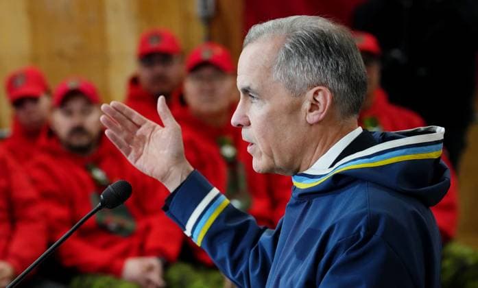 News Bilder des Tages March 18, 2025, Iqaluit, Nunavut, Canada: Prime Minister Mark Carney makes an announcement at a Canadian Armed Forces forward-operating location in Iqaluit, Nunavut, on Tuesday, March 18, 2025. Iqaluit Canada  - ZUMAc35_ 20250318_zaf_c35_045 Copyright: xSeanxKilpatrickx