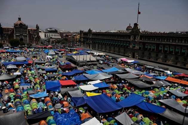 March 19, 2025, Mexico City, Cdmx, Mexico: Thousands of teachers from the National Coordinator of Education Workers (CNTE) are holding a 72-hour sit-in, setting up tents and banners in Constitution Square, in front of the National Palace in Mexico City, despite President Claudia Sheinbaum s decision to withdraw the initiative to reform the Law of the Institute of Security and Social Services for State Workers Mexico City Mexico - ZUMAp204 20250319_zip_p204_034 Copyright: xJosuexPerezx
