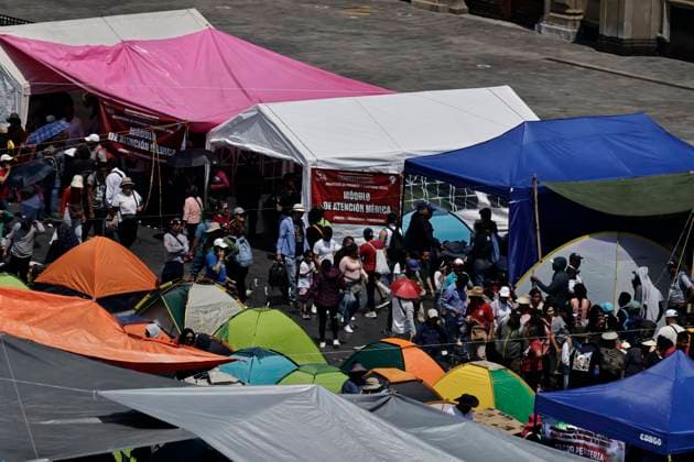 March 19, 2025, Mexico City, Cdmx, Mexico: Thousands of teachers from the National Coordinator of Education Workers (CNTE) are holding a 72-hour sit-in, setting up tents and banners in Constitution Square, in front of the National Palace in Mexico City, despite President Claudia Sheinbaum s decision to withdraw the initiative to reform the Law of the Institute of Security and Social Services for State Workers Mexico City Mexico - ZUMAp204 20250319_zip_p204_028 Copyright: xJosuexPerezx