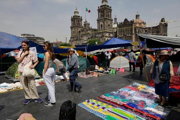Members Of The National Coordinator Of Education Workers Set Up A Sit-in In Mexico City s Zocalo Tourists approach members of the National Coordinator of Education Workers who set up a protest in Mexico City, Mexico, on March 20, 2025. They demand that the Mexican government provide evidence that it has eliminated its initiative to reform the ISSSTE Law, which seeks to change the calculation of the fees that government workers must pay to the institution when their income exceeds 10 Units of Measurement and Update (UMA) per month, or more than 30,000 Mexican pesos per month. Mexico City Mexico City Mexico  Copyright: xGerardoxVieyrax originalFilename: vieyra-notitle250320_npo75.jpg