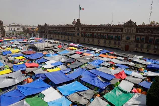 Members Of The National Coordinator Of Education Workers Set Up A Sit-in In Mexico City s Zocalo A panoramic view shows a protest with tents, tarps, and pavilions set up by members of the National Coordinator of Education Workers in Mexico City s Zocalo. They demand that the Mexican government present evidence that it has eliminated its initiative to reform the ISSSTE Law, which seeks to change the calculation of the contributions that government workers must pay to the institution when their income exceeds 10 Units of Measurement and Update (UMA) per month, or more than 30,000 Mexican pesos per month, on March 20, 2025. Mexico City Mexico City Mexico  Copyright: xGerardoxVieyrax originalFilename: vieyra-notitle250320_npkpO.jpg