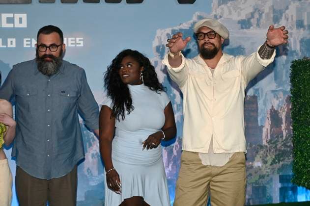 (L-R) Jared Hess, Danielle Brooks and Jason Momoa attend the Photocall for the Minecraft film at Mexico City St. Regis Hotel. on March 21, 2025 in Mexico City, Mexico. Mexico City Mexico - ZUMAe321 20250321_zia_e321_066 Copyright: xCarlosxTischlerx