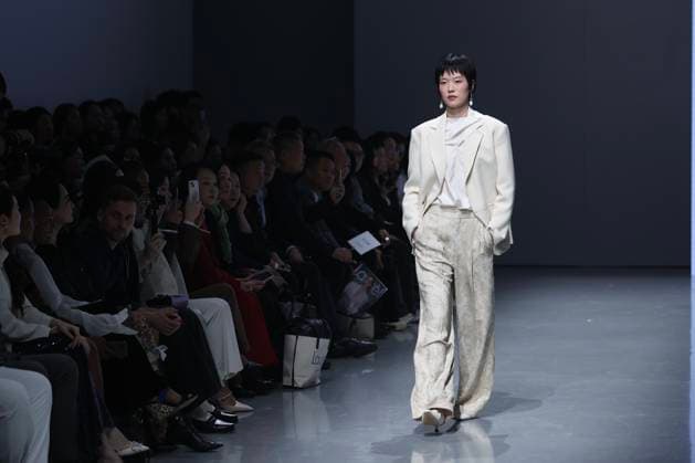 China Fashion Week in Peking, Laurel Modenschau BEIJING, CHINA - MARCH 21: A model walks the runway at the Laurel Collection show on day 2 of China Fashion Week A W2025 at Today Art Museum on March 21, 2025 in Beijing, China.  Copyright: xChinaxNewsxServicex 111556421522