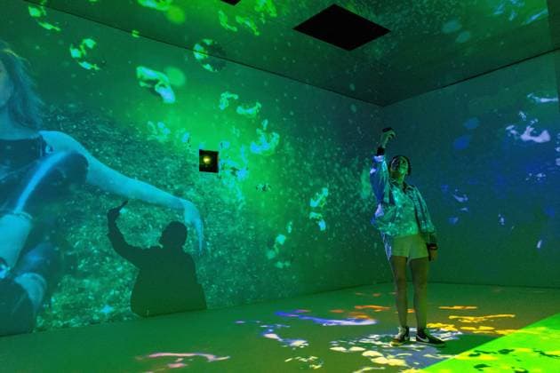March 20, 2025, Mexico City, Ciudad de Mexico, Mexico: A person takes a tour during Colombian singer Shakira s exhibition, Estoy aquoÂ­ Experience as part of her The Las Mujeres Ya No Ya Lloran World Tour at Frontera 88. on March 20, 2025 in Mexico City, Mexico. Mexico City Mexico - ZUMAe321 20250320_zea_e321_046 Copyright: xRaulxCamposx
