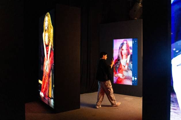 March 20, 2025, Mexico City, Ciudad de Mexico, Mexico: A person takes a tour during Colombian singer Shakira s exhibition, Estoy aquoÂ­ Experience as part of her The Las Mujeres Ya No Ya Lloran World Tour at Frontera 88. on March 20, 2025 in Mexico City, Mexico. Mexico City Mexico - ZUMAe321 20250320_zea_e321_047 Copyright: xRaulxCamposx