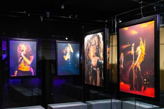 March 20, 2025, Mexico City, Ciudad de Mexico, Mexico: A person takes a tour during Colombian singer Shakira s exhibition, Estoy aquoÂ­ Experience as part of her The Las Mujeres Ya No Ya Lloran World Tour at Frontera 88. on March 20, 2025 in Mexico City, Mexico. Mexico City Mexico - ZUMAe321 20250320_zea_e321_053 Copyright: xRaulxCamposx