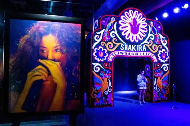 March 20, 2025, Mexico City, Ciudad de Mexico, Mexico: A person takes a tour during Colombian singer Shakira s exhibition, Estoy aquoÂ­ Experience as part of her The Las Mujeres Ya No Ya Lloran World Tour at Frontera 88. on March 20, 2025 in Mexico City, Mexico. Mexico City Mexico - ZUMAe321 20250320_zea_e321_054 Copyright: xRaulxCamposx