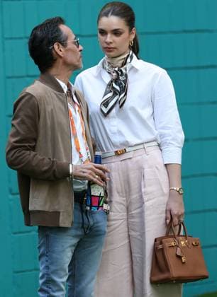 March 21, Miami Gardens, Florida, USA: Marc Anthony and his wife Nadia Ferreira attend the game between Djokovic and Hijikata during Day 4 of the Miami Open at Hard Rock Stadium. Miami Gardens USA  - ZUMAs214 20250321_aba_s214_067 Copyright: xSMGx