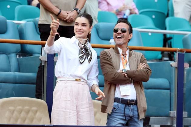 March 21, Miami Gardens, Florida, USA: Singer MARC ANTHONY and his wife NADIA FERREIRA attend the game between Djokovic and Hijikata during Day 4 of the Miami Open at Hard Rock Stadium. Miami Gardens USA  - ZUMAs214 20250321_aba_s214_049 Copyright: xSMGx