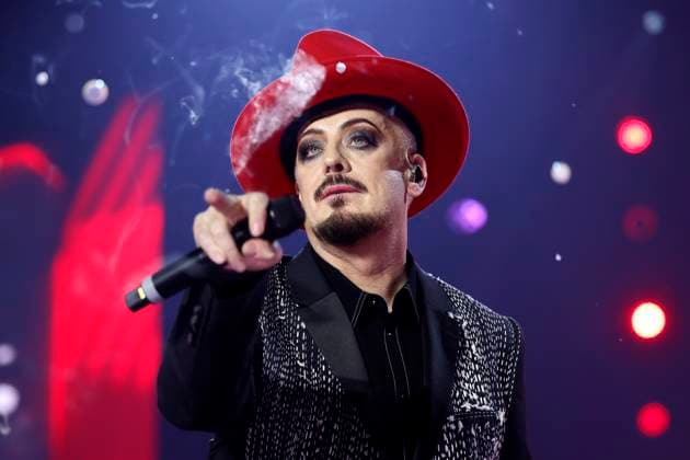 Bilder des Jahres 2025, Entertainment 03 März Entertainment Themen der Woche KW12 Entertainment Bilder des Tages Sänger Boy George bei Die 80er live 2025 auf Schalke - die größte 80er Party der Welt in der Veltins Arena in Gelsenkirchen. Gelsenkirchen, 22.03.2025 NRW Deutschland *** Singer Boy George at Die 80er live 2025 at Schalke the biggest 80s party in the world at the Veltins Arena in Gelsenkirchen Gelsenkirchen, 22 03 2025 NRW Germany Copyright: xChristophxHardtx