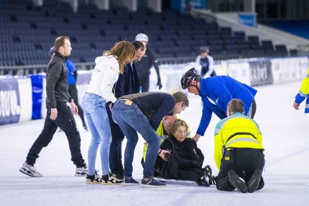 Bilder des Jahres 2025, Entertainment 03 März Entertainment Themen der Woche KW12 Entertainment Bilder des Tages HEERENVEEN - Princess Margriet sits on the ice rink at Thialf with beside her, among others, Bernhard van Oranje and Pieter Christiaan van Oranje after falling during the kickoff of The Dutch 100. ANP JILMER POSTMA netherlands out - belgium out  Copyright: xx x522931459x originalFilename: 522931459.jpg