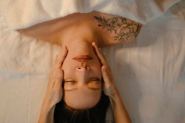 Creative Highlights Symbolfotos Woman receiving a relaxing massage in a spa studio model released, Symbolfoto property released, NDEF02217