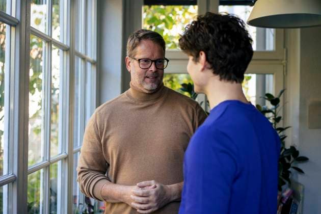 Father giving advice to son at home model released, Symbolfoto property released, KNSF10690