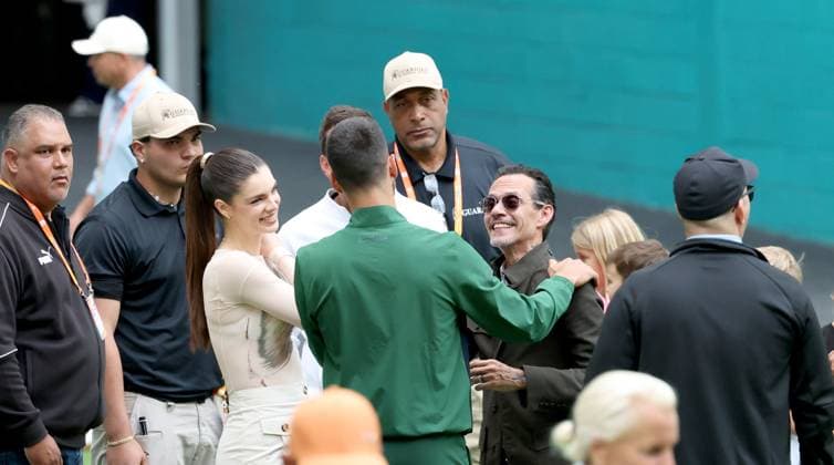 MIAMI GARDENS, FLORIDA - MARCH 23: Marc Anthony and his wife Nadia Ferreira attend the match where Novak Djokovic of Serbia defeats Camilo Ugo Carabelli of Argentina during Day 6 of the Miami Open at Hard Rock Stadium on March 23, 2025 in Miami Gardens, Florida...People: Marc Anthony, Nadia Ferreira Miami Gardens United States Of America  - ZUMAs214 20250323_aba_s214_014 Copyright: xSMGx