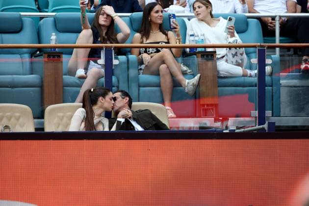 MIAMI GARDENS, FLORIDA - MARCH 23: Marc Anthony and his wife Nadia Ferreira attend the match where Novak Djokovic of Serbia defeats Camilo Ugo Carabelli of Argentina during Day 6 of the Miami Open at Hard Rock Stadium on March 23, 2025 in Miami Gardens, Florida...People: Marc Anthony, Nadia Ferreira Miami Gardens United States Of America - ZUMAs214 20250323_aba_s214_052 Copyright: xSMGx