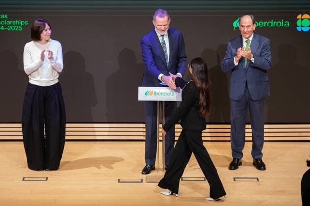 King Felipe VI, accompanied by the Chairman of Iberdrola, Ignacio Galán, and the Minister of Science, Innovation and Universities, Diana Morant, presented the Iberdrola Scholarships at the Iberdrola Campus, on March 24, 2025, in San Agustín de Guadalix, Madrid Spain The scholarships contribute to excellence in the training of young people, providing them with a high degree of qualification that facilitates their access to their first job, providing them with a high degree of qualification that facilitates their access to their first job These scholarships promote the training of young high-level professionals in the field of energy, studying in different areas of interest Computer Engineering, Mathematics and Big Data, Cybersecurity, Infor Copyright: xRafaelxBastantex 6600982