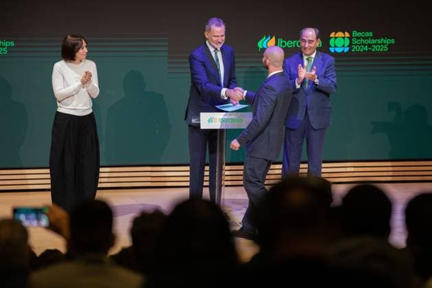 King Felipe VI, accompanied by the Chairman of Iberdrola, Ignacio Galán, and the Minister of Science, Innovation and Universities, Diana Morant, presented the Iberdrola Scholarships at the Iberdrola Campus, on March 24, 2025, in San Agustín de Guadalix, Madrid Spain The scholarships contribute to excellence in the training of young people, providing them with a high degree of qualification that facilitates their access to their first job, providing them with a high degree of qualification that facilitates their access to their first job These scholarships promote the training of young high-level professionals in the field of energy, studying in different areas of interest Computer Engineering, Mathematics and Big Data, Cybersecurity, Infor Copyright: xRafaelxBastantex 6600985